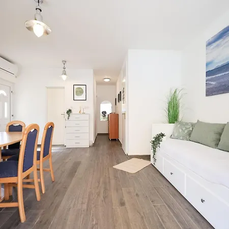 Apartment Mirta *