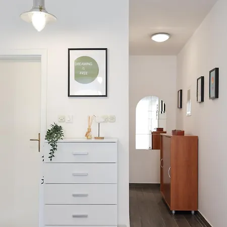 Apartment Mirta *