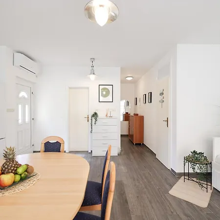 Apartment Mirta *