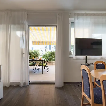 Apartment Mirta *