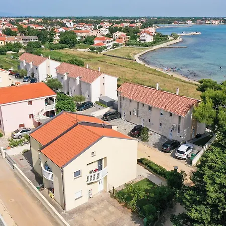 Apartment Mirta *